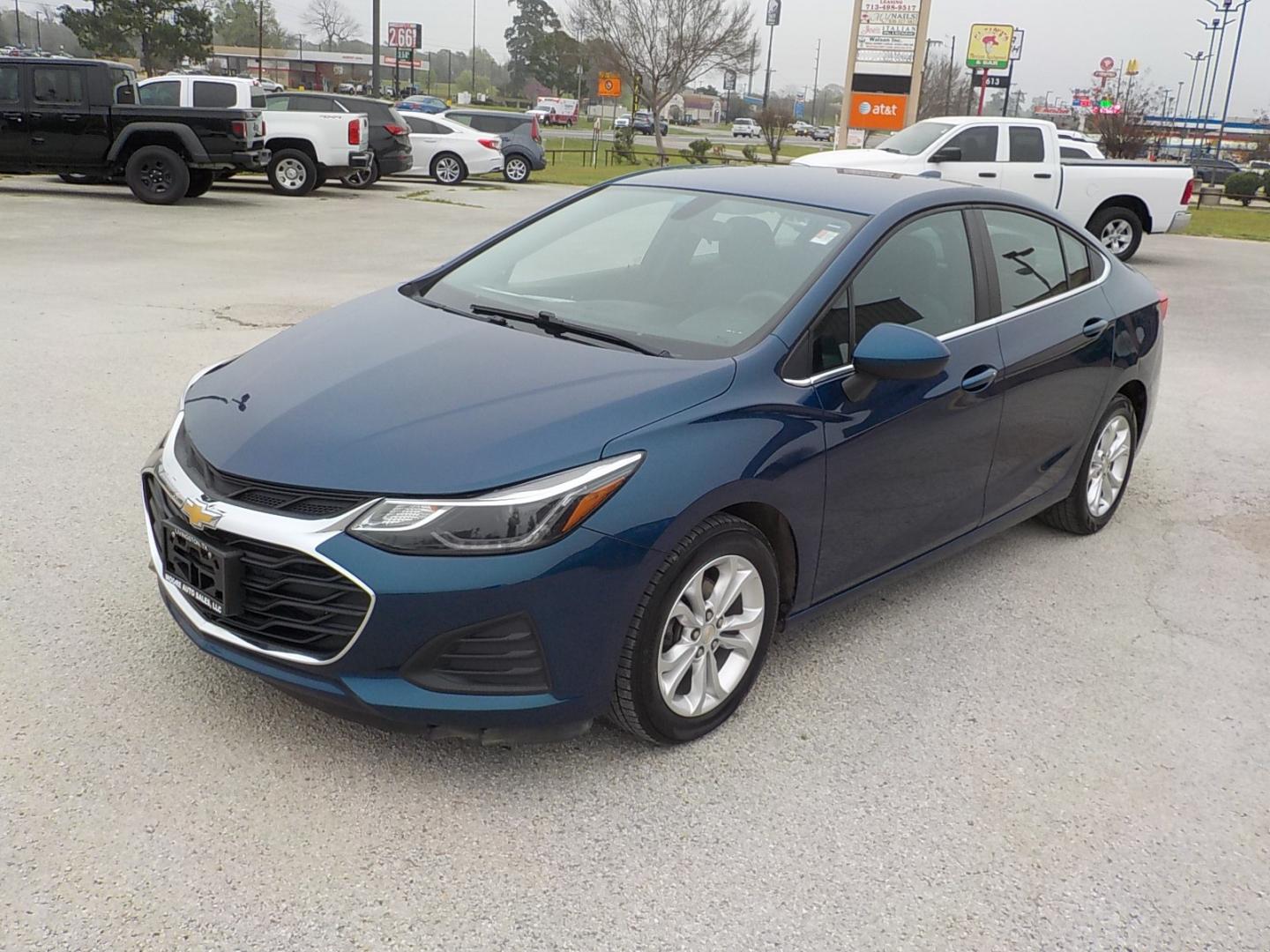 2019 Blue /Gray Chevrolet Cruze LT (1G1BE5SMXK7) , Automatic transmission, located at 1617 W Church Street, Livingston, TX, 77351, (936) 327-3600, 30.710995, -94.951157 - NICE!! If you need an economical ride to commute in look no further!! - Photo#3